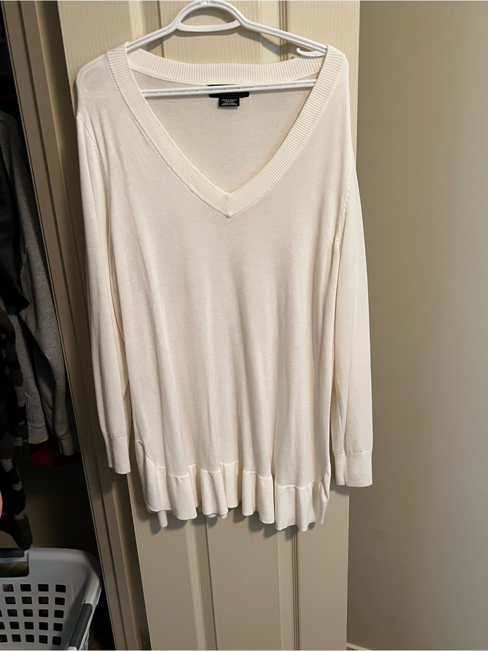Michel Studio Cream V-Neck Ruffle-Hem Pullover